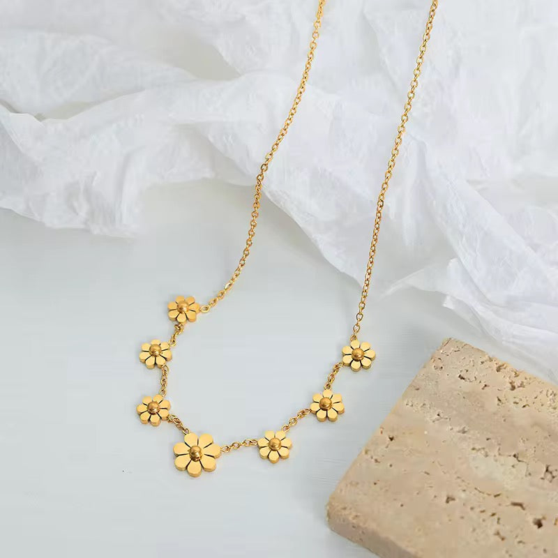Gold Daisy Necklace
