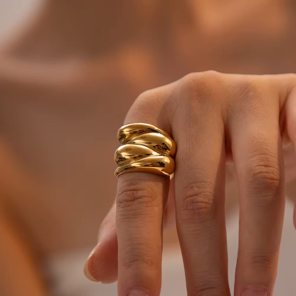 Overlap Chunky Ring