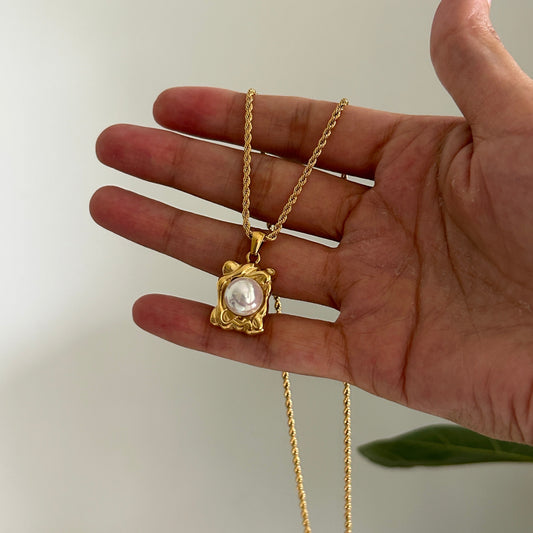 Rectangle Pearl Necklace
