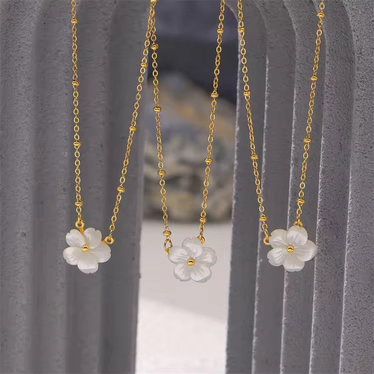 Shell Bloom Necklace
