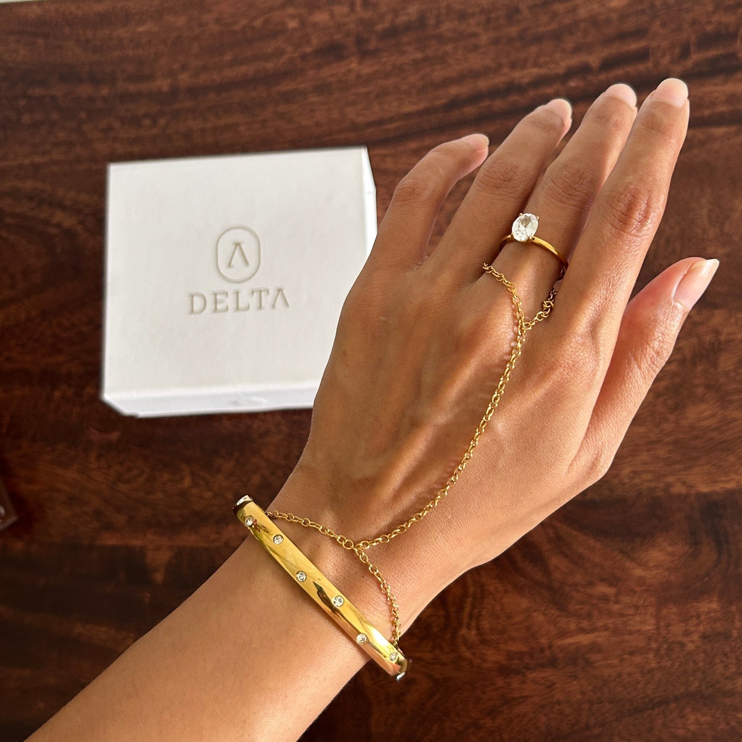 Minimal Gold Handchain