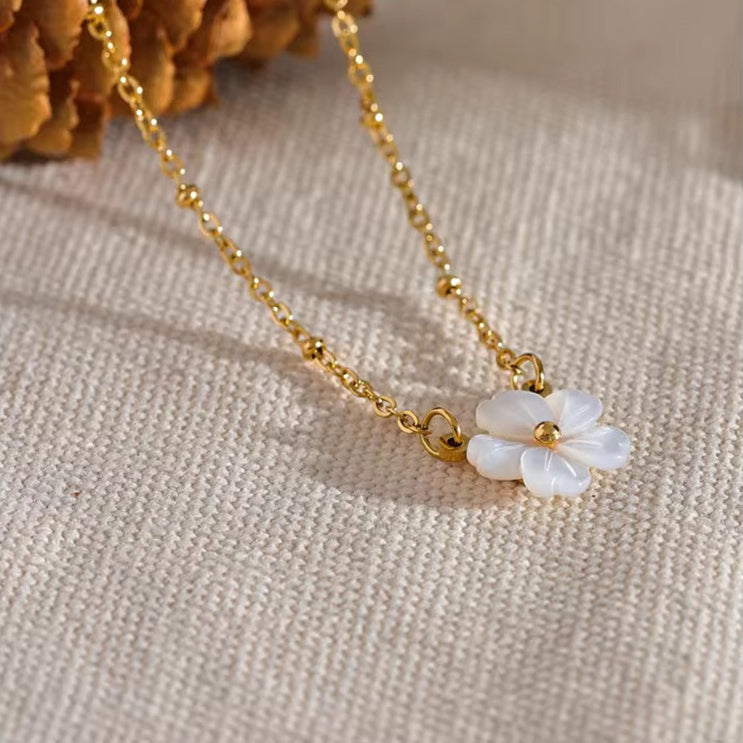 Shell Bloom Necklace