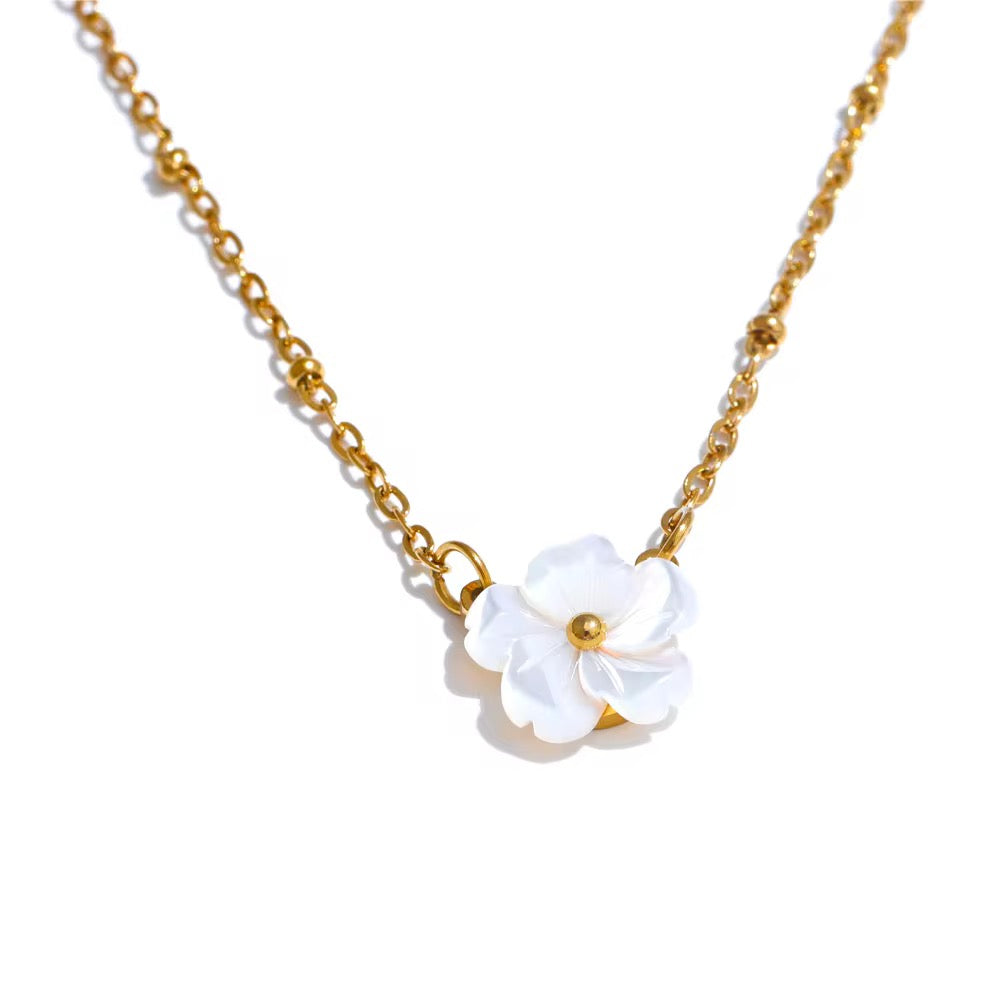 Shell Bloom Necklace
