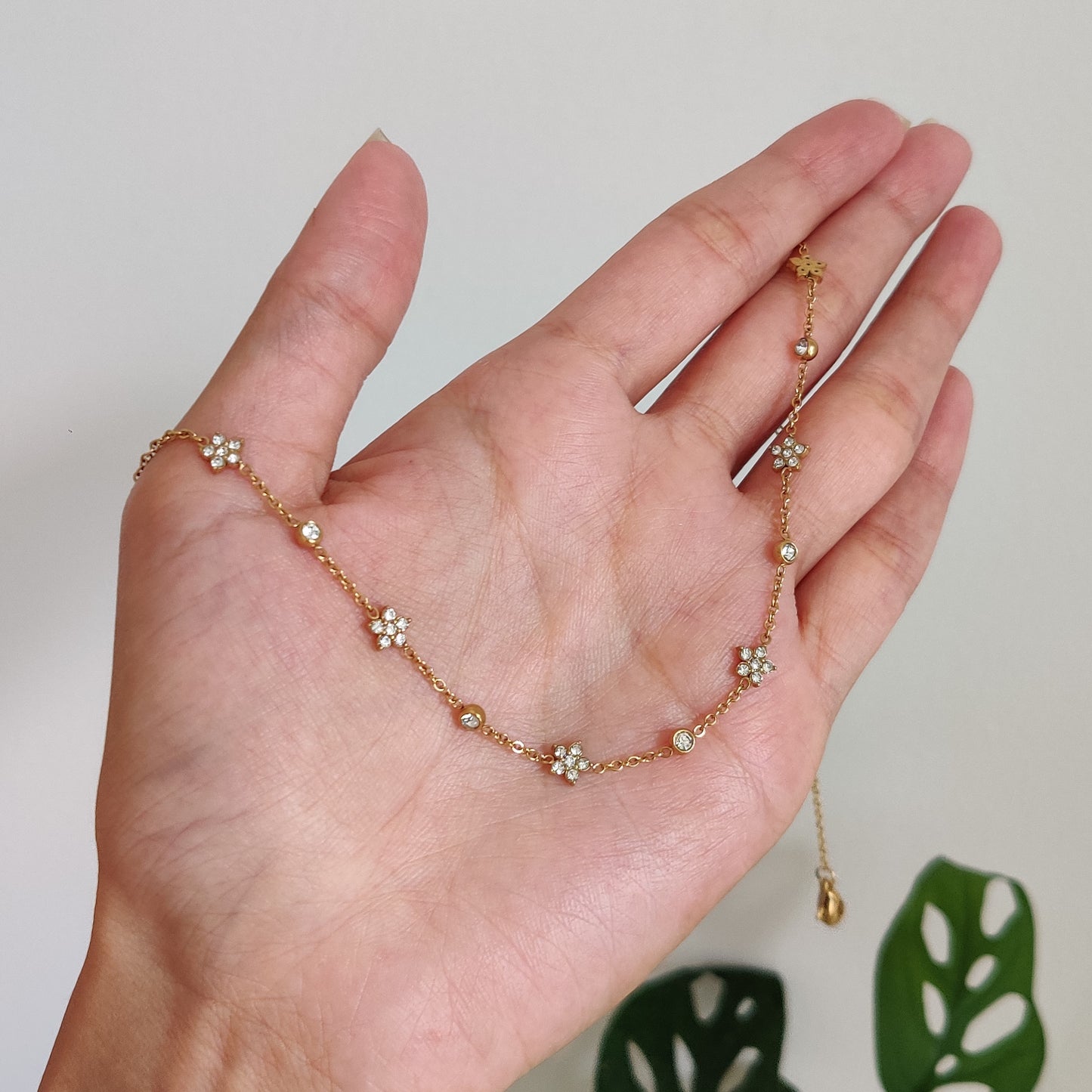 Dainty Flower Necklace