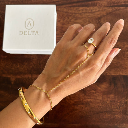 Minimal Gold Handchain