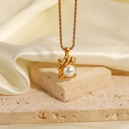 Rectangle Pearl Necklace