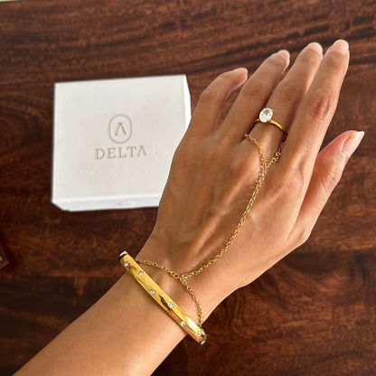 Minimal Gold Handchain