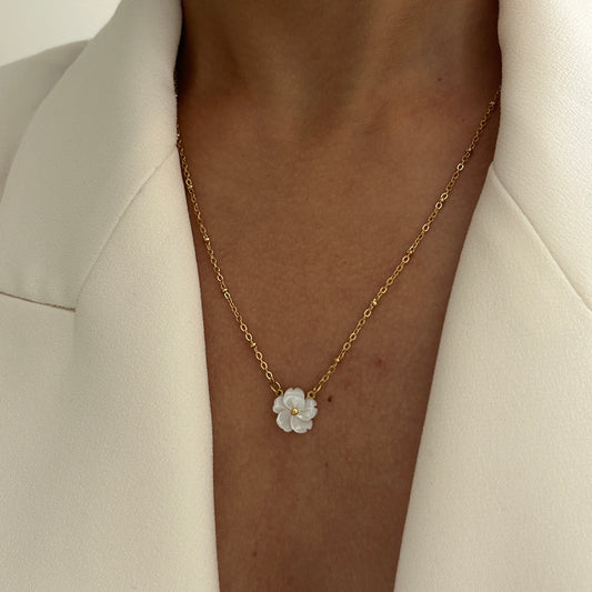 Shell Bloom Necklace