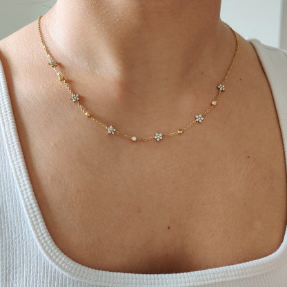 Dainty Flower Necklace