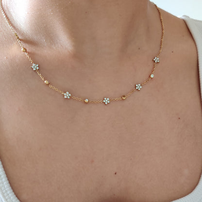 Dainty Flower Necklace