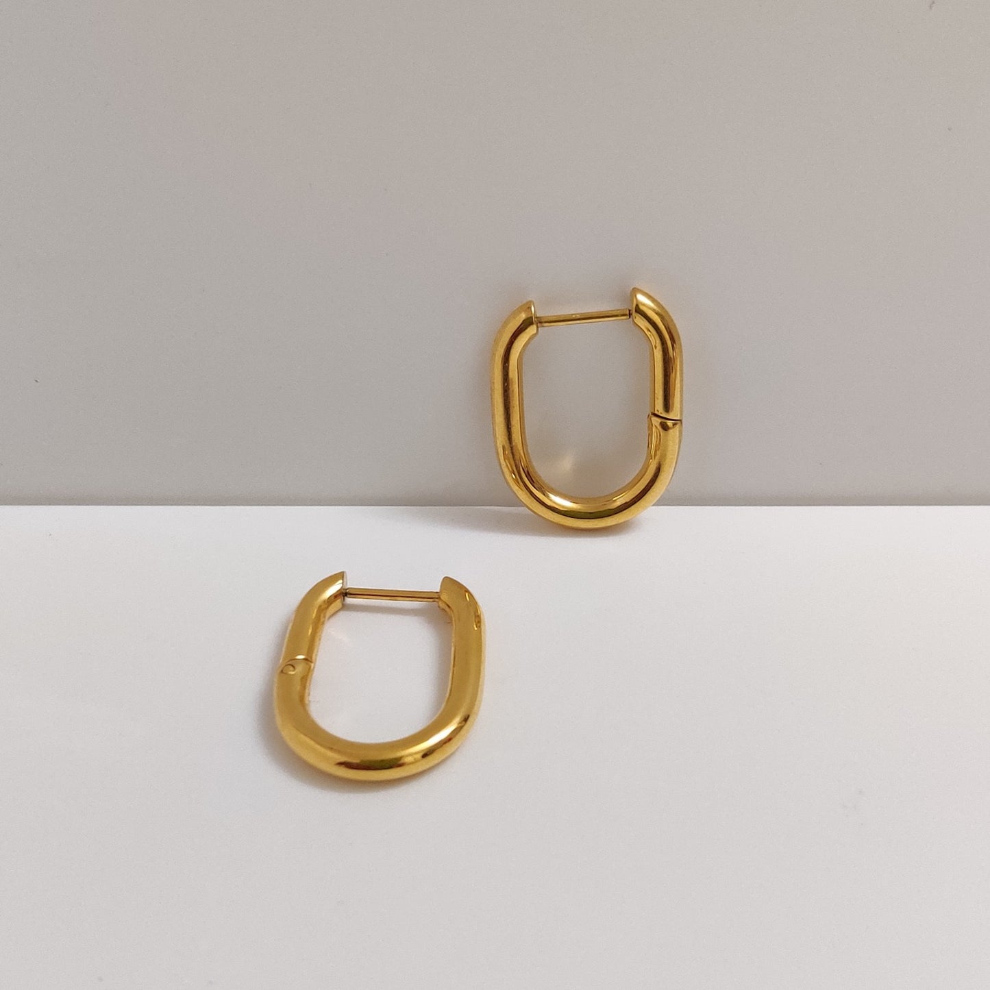 Minimal Lover Hoops